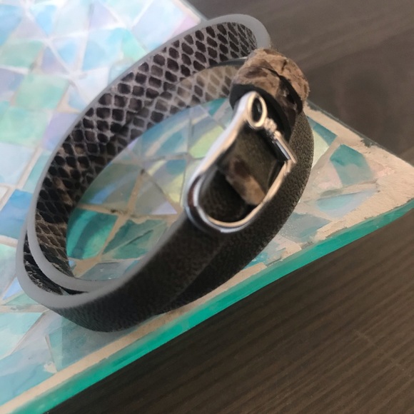 Double wrap reversible leather bracelet - Picture 3 of 4